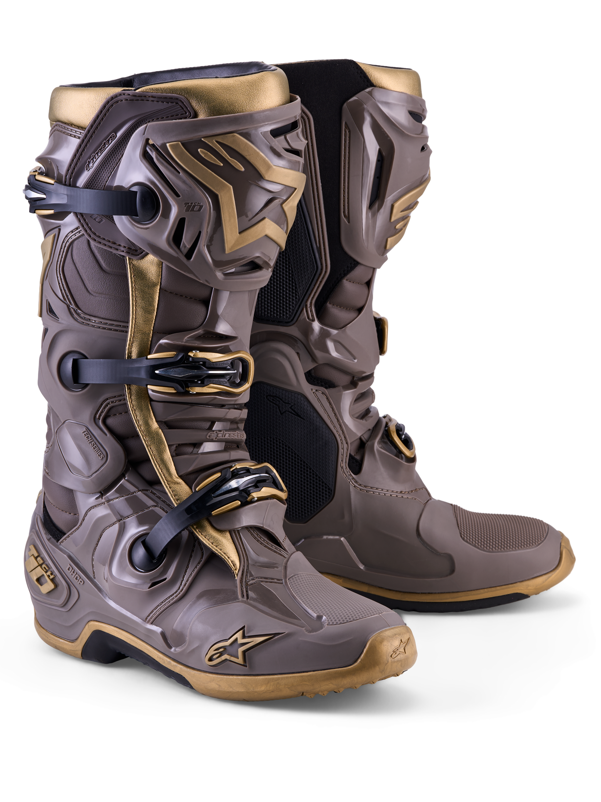 Bottes de motocross Alpinestars Tech 10 Air Gold, marron Earth Brown et or, coque en TPU et système à triple boucle.