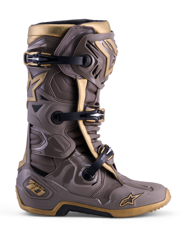 Botte Alpinestars Tech 10 Air Gold Édition Limitée, Earth Brown Gold, botte de motocross avec coque protectrice en TPU.