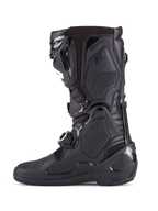 Bottes Alpinestars Tech 10 Enduro, noir, vue de profil de botte de motocross haute performance, avec panneaux de protection en TPU durable, système de fermeture à trois boucles et contrôle de flexion avancé pour la course tout-terrain