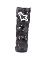 Bottes Alpinestars Tech 10 Enduro, bottes de motocross, noires, vue de face montrant le logo étoile blanc sur le tibia, boucles argentées, finition noire élégante avec panneaux de protection robustes, chaussures haute performance pour la conduite tout-terrain