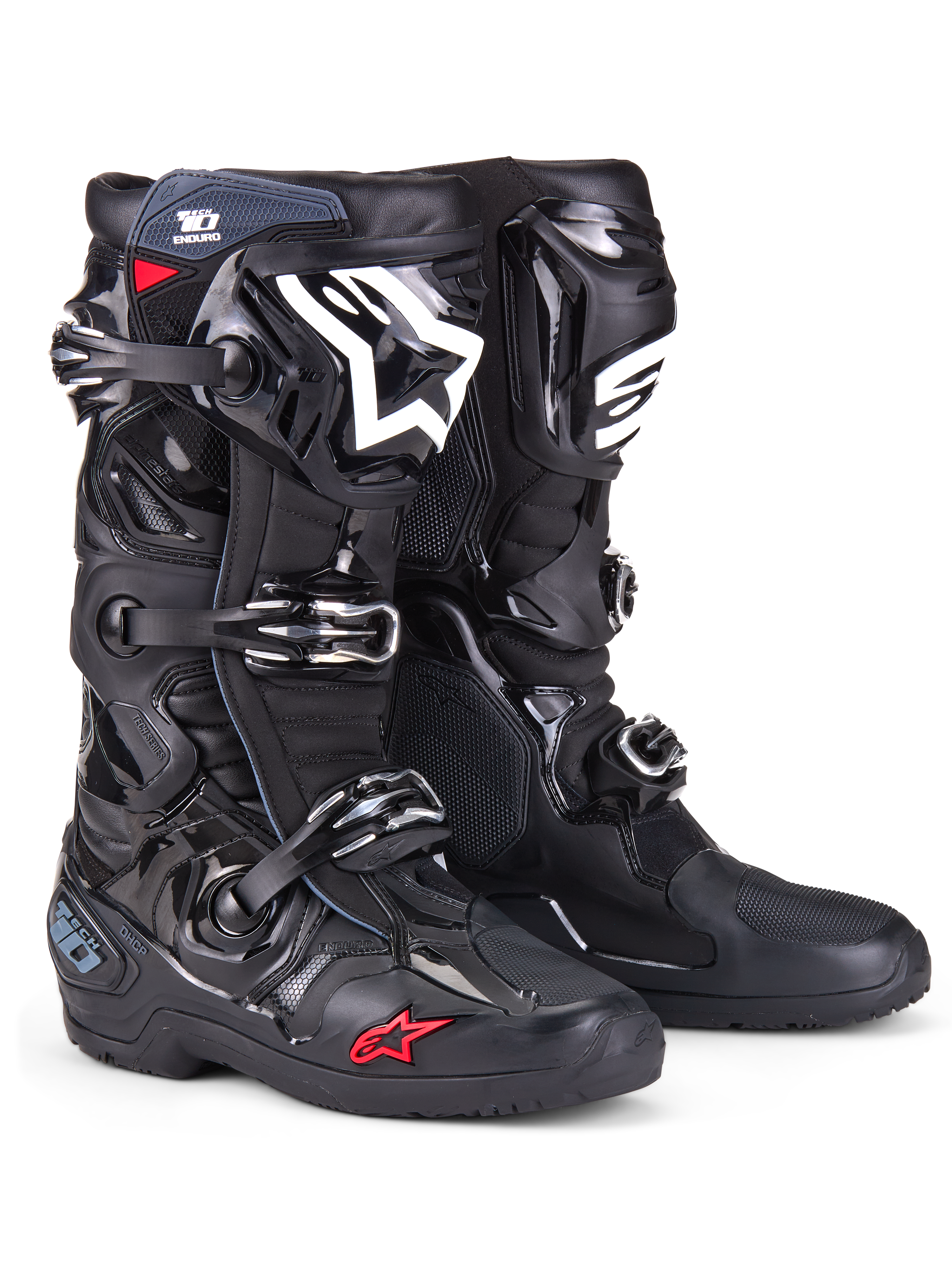 Bottes Alpinestars Tech 10 Enduro, bottes de motocross, noir avec logo blanc sur le tibia et petit détail d'étoile rouge, dotées d'un système de fermeture à triple boucles, d'une protection en TPU durable et d'une semelle enduro spécialisée pour la course tout-terrain