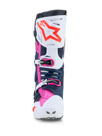 Bottes Alpinestars Tech-10 Supervented blanches, bleu foncé et fuchsia avec panneaux TPU ventilés pour la course tout-terrain.