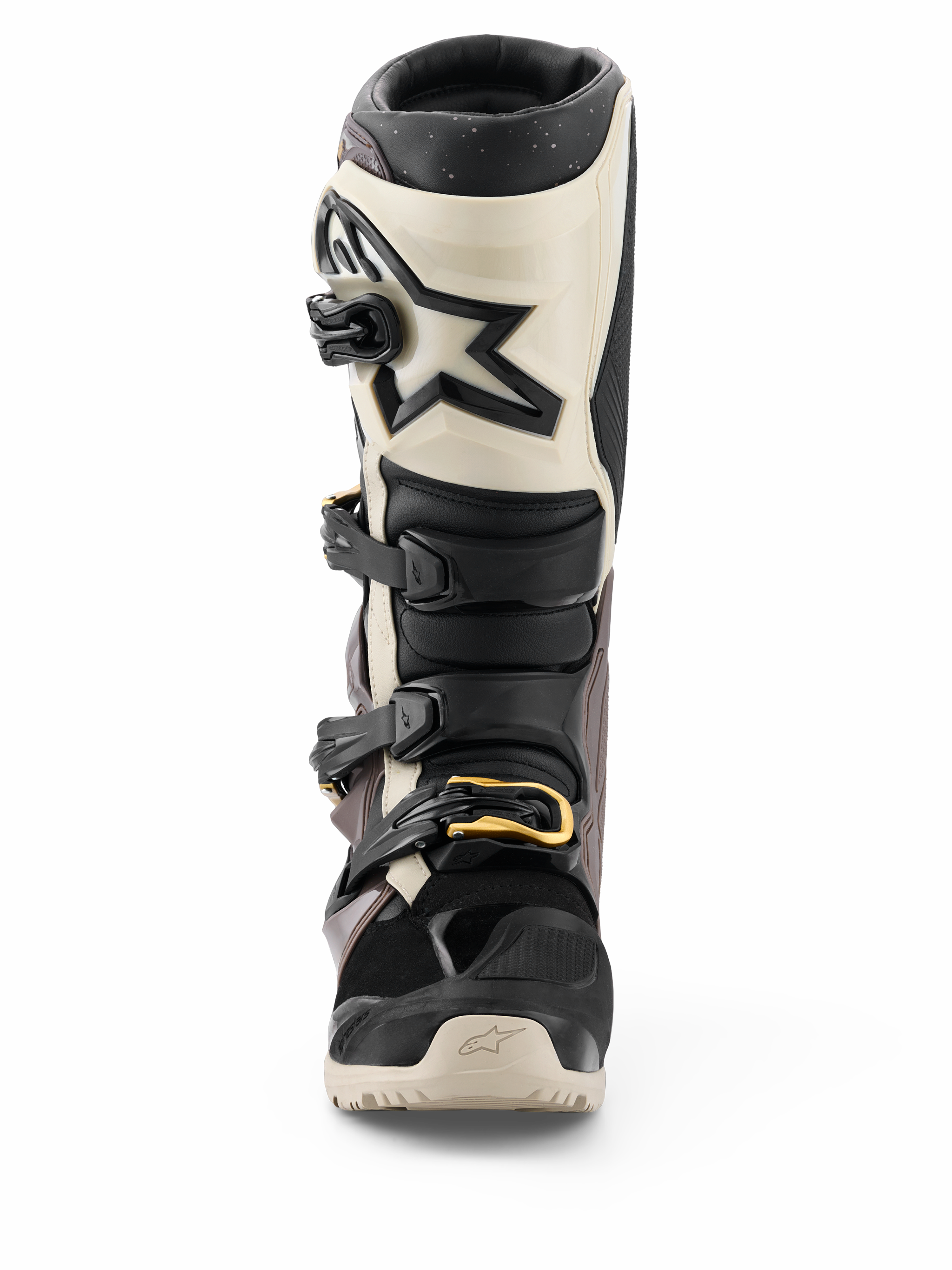Bottes Alpinestars 2026 Tech 7 Enduro Drystar®, noir, gris foncé et or, bottes de moto tout-terrain imperméables, vue de face présentant un système de fermeture à boucles multiples avec des accents dorés, protection du tibia en TPU et design avec logo en étoile.