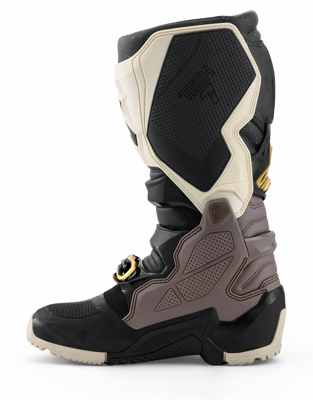 Bottes Alpinestars 2026 Tech 7 Enduro Drystar®, bottes de motocross, noir, gris foncé et or, vue de profil mettant en valeur les panneaux en TPU durables, la boucle aux accents dorés et la semelle enduro robuste pour le tout-terrain.