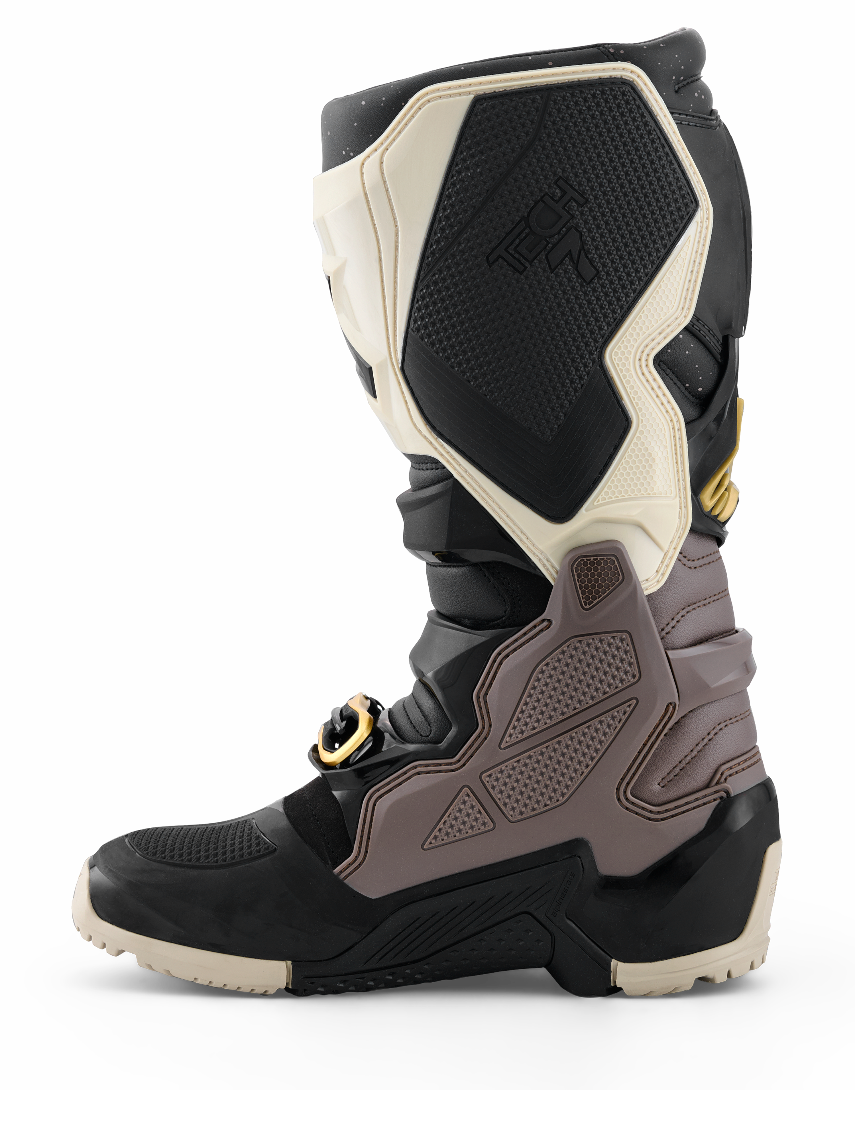 Bottes Alpinestars 2026 Tech 7 Enduro Drystar®, bottes de motocross, noir, gris foncé et or, vue de profil mettant en valeur les panneaux en TPU durables, la boucle aux accents dorés et la semelle enduro robuste pour le tout-terrain.