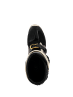 Bottes Alpinestars 2026 Tech 7 Enduro Drystar®, noir, gris foncé et or, vue de dessus plongeant dans l'ouverture de la botte, mettant en avant la boucle dorée, la doublure intérieure et la protection TPU au niveau des orteils.