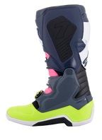 Bottes Alpinestars Tech 7, bottes de motocross, gris foncé, bleu foncé, rose fluo et jaune fluo, vue de profil, dotées d'un système de fermeture à boucles innovant et d'une protection de cheville biomécanique, chaussures tout-terrain haute performance