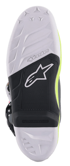 Bottes Alpinestars Tech 7, bottes de motocross, vue détaillée de la semelle avec un design à double composé blanc et noir, insert de repose-pied remplaçable, grip texturé avec le logo étoile Alpinestars et des accents jaune fluo