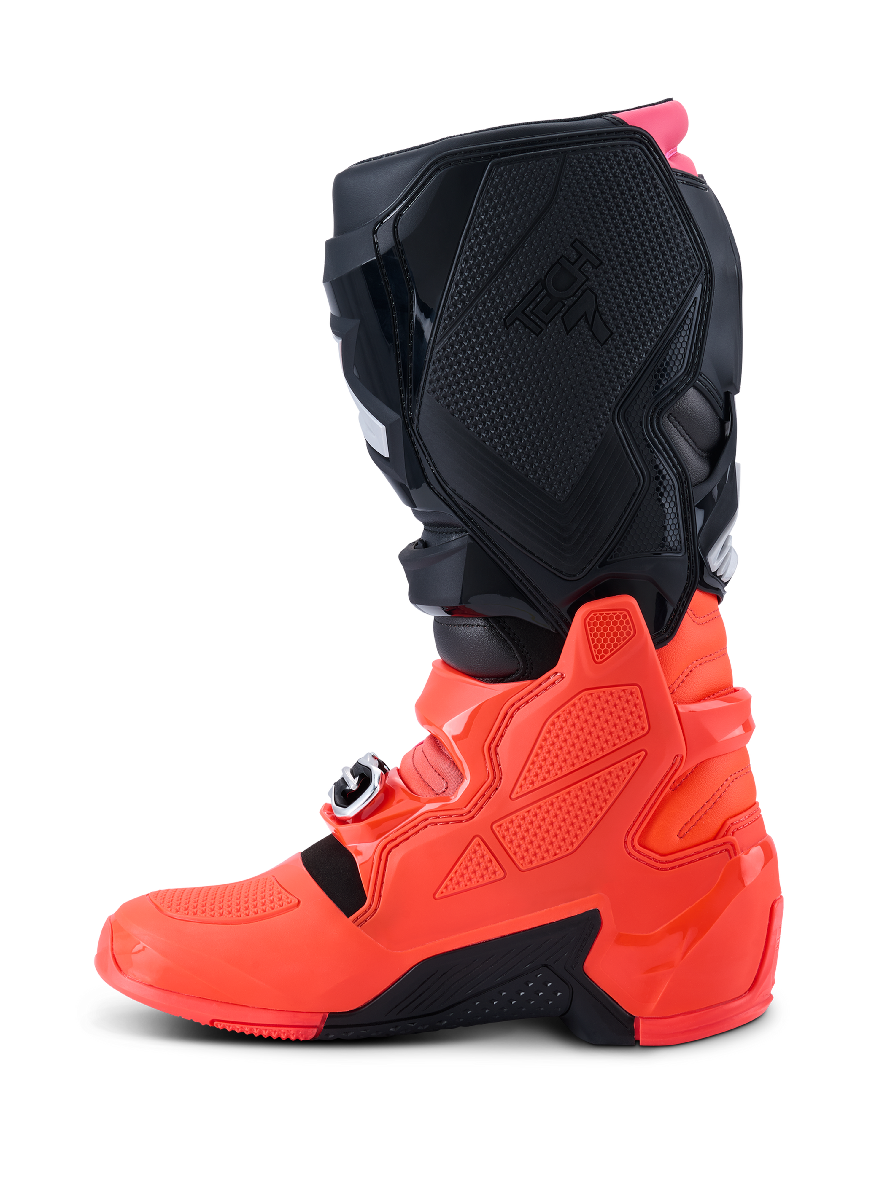 Bottes Alpinestars Tech 7, bottes de motocross, noir, rouge fluo et rose fluo, vue de profil mettant en évidence la coque inférieure en TPU, le système de fermeture par boucles et les panneaux de protection texturés pour des performances tout-terrain