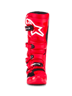 Bottes Alpinestars Tech 7, bottes de motocross, rouge éclatant, vue de face avec un logo étoile blanc sur le tibia, fermetures à boucles noires et coque de protection en TPU haute performance.