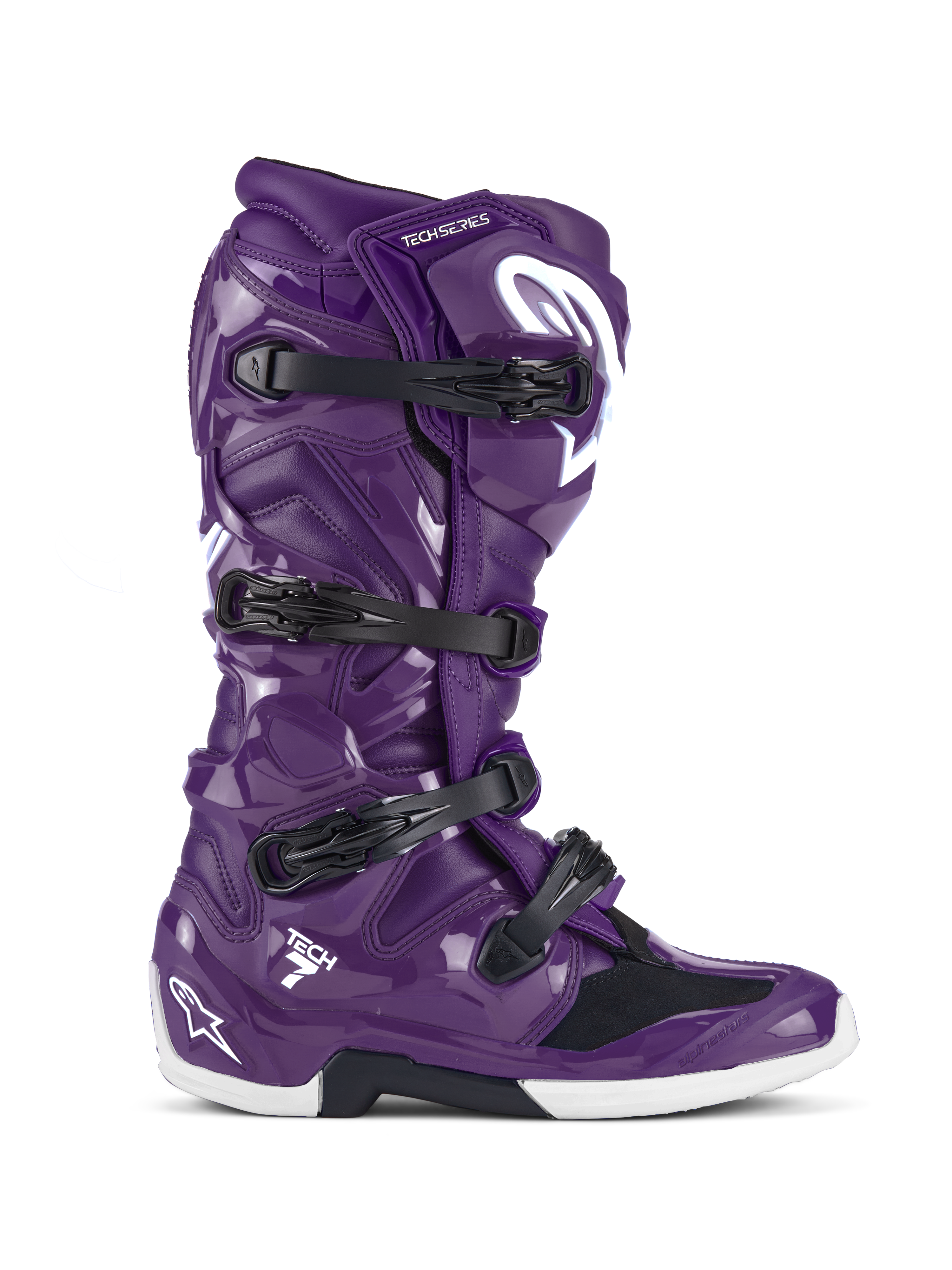 Bottes Alpinestars Tech 7, bottes de motocross tout-terrain, pourpre brillant avec boucles noires et détails blancs, vue latérale, système de fermeture à quatre sangles, logo Star blanc sur le talon et le tibia, construction en TPU durable pour des performances tout-terrain