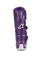Bottes Alpinestars Tech 7, bottes de motocross, pourpre, vue arrière montrant le logo Alpinestars blanc et le marquage Tech Series sur le talon, fermetures à boucles noires, construction durable en TPU et synthétique pour la course tout-terrain