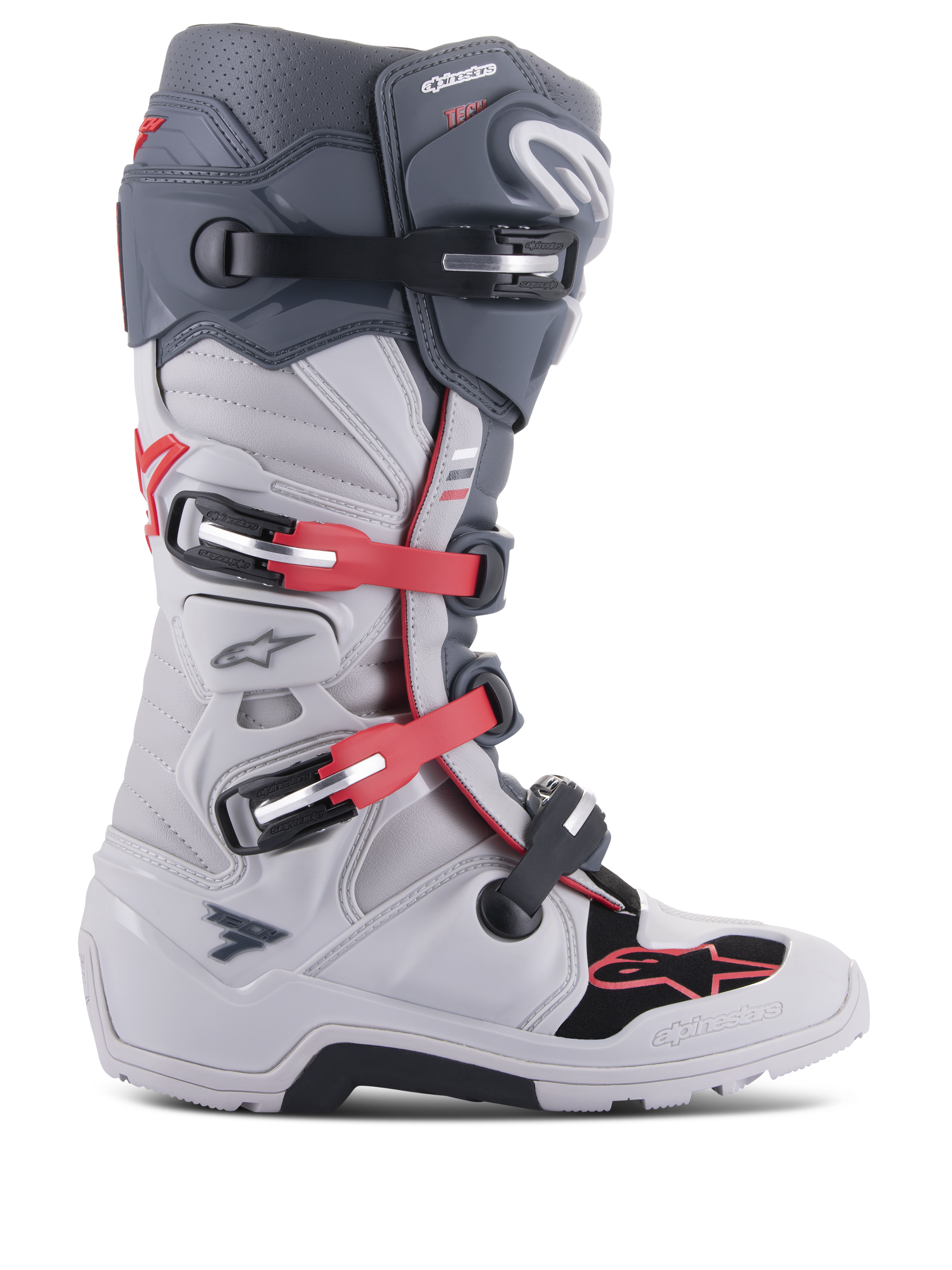Bottes Alpinestars Tech 7 Enduro, bottes de moto tout-terrain, gris clair et gris foncé avec des accents rouge vif, vue latérale avec système de fermeture à boucles multiples, pivot biomécanique pour la stabilité et panneaux de protection en TPU renforcé, semelle robuste spécifique à l'enduro, équipement haute performance pour le motocross et le trail.