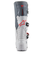 Bottes Alpinestars Tech 7 Enduro, vue arrière, gris clair et gris foncé avec accents rouge vif, dotées d'un talon renforcé avec marquage 'TECH SERIES', logo étoile rouge et système de fermeture à boucles durable.