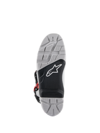 Bottes Alpinestars Tech 7 Enduro, vue de la semelle extérieure, semelle bi-composant grise et noire avec logo étoile blanc, crampons profonds pour une adhérence maximale en tout-terrain, insert de repose-pied remplaçable conçu pour la durabilité en enduro et tout-terrain