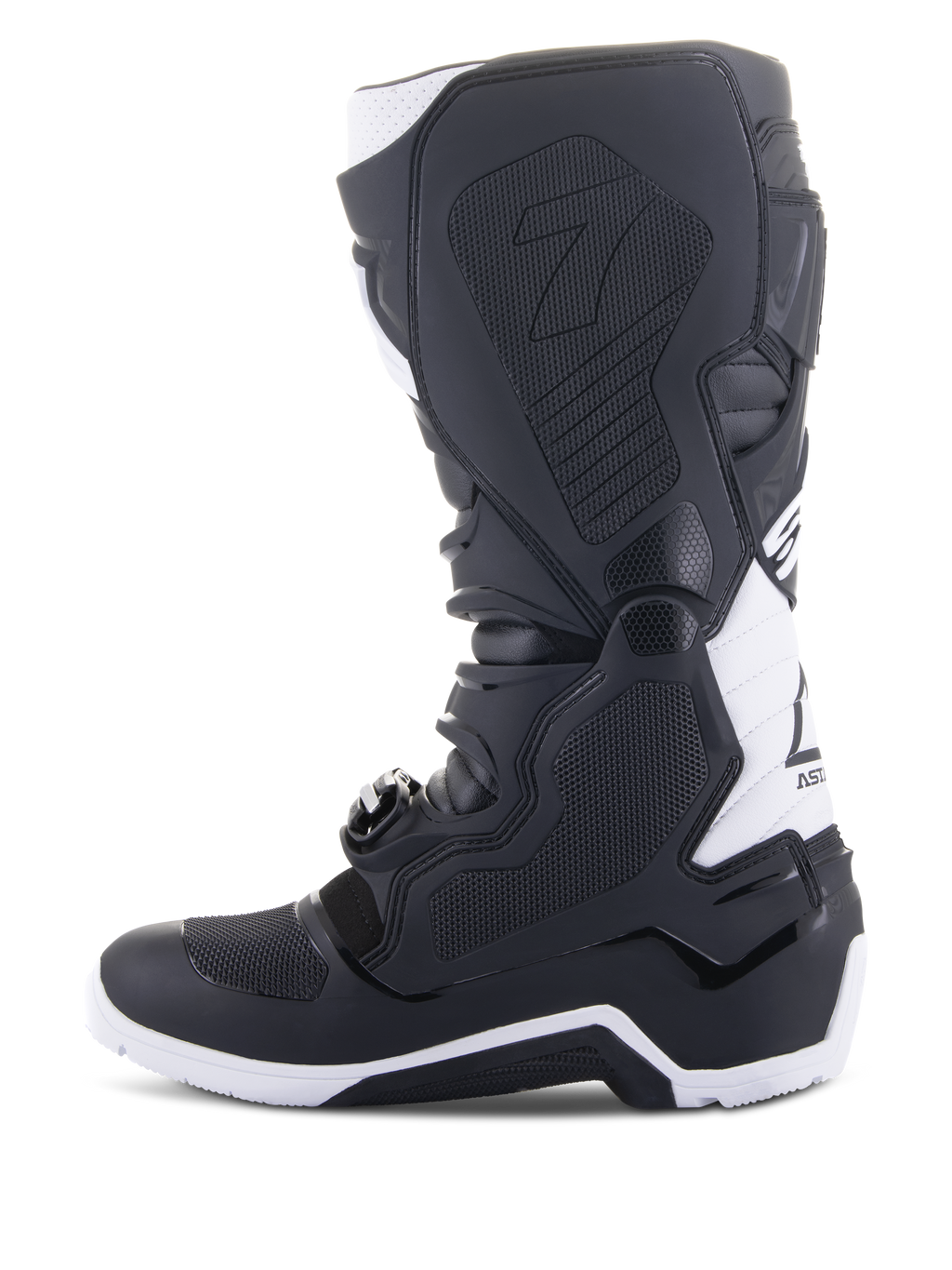Bottes Alpinestars Tech 7 Enduro Drystar®, bottes de moto enduro, noir et blanc, vue du côté médial avec panneaux d'adhérence à texture en nid d'abeille, construction en TPU et accents blancs sur le talon et le haut du mollet, chaussures tout-terrain professionnelles