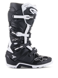 Bottes Alpinestars Tech 7 Enduro Drystar, bottes de moto d'enduro et de tout-terrain, noires et blanches, système de fermeture à quatre boucles, marquage de la membrane imperméable Drystar, semelle robuste pour une adhérence tout-terrain, panneaux de protection en TPU durable avec logos Alpinestars