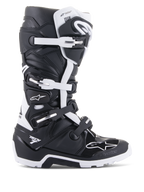 Bottes Alpinestars Tech 7 Enduro Drystar, bottes de moto d'enduro et de tout-terrain, noires et blanches, système de fermeture à quatre boucles, marquage de la membrane imperméable Drystar, semelle robuste pour une adhérence tout-terrain, panneaux de protection en TPU durable avec logos Alpinestars