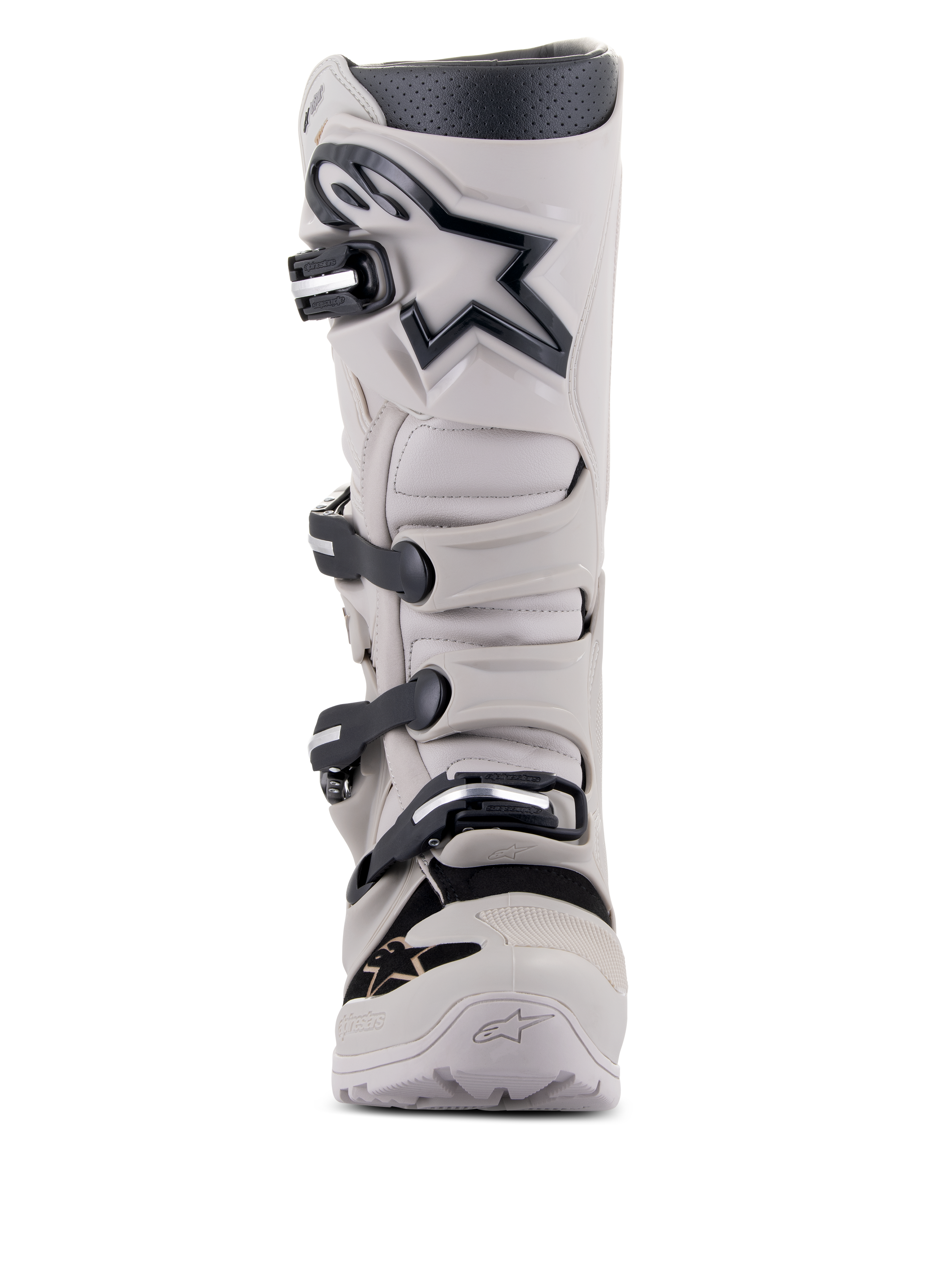 Bottes Alpinestars Tech 7 Enduro Drystar®, bottes de moto enduro et tout-terrain, gris sable, gris clair avec accents et logo noirs, système de fermeture à quatre boucles, plaque de tibia renforcée, design robuste pour une performance par tous les temps