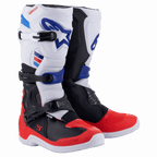 Bottes Alpinestars Tech 3, bottes de motocross et de tout-terrain, blanc, rouge vif et bleu foncé, dotées d'une fermeture à triple boucle, de plaques de tibia et de talon en TPU, construction en microfibre durable avec semelles blanches et accents de logo bleus