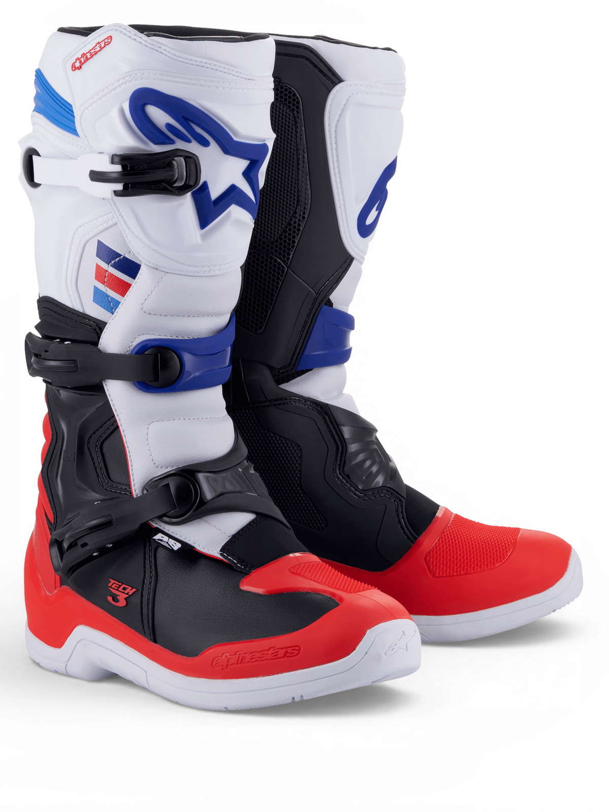 Alpinestars Tech 3, bottes de motocross blanches et rouge vif avec accents bleu foncé et fermetures à triple boucle, présentées par paire