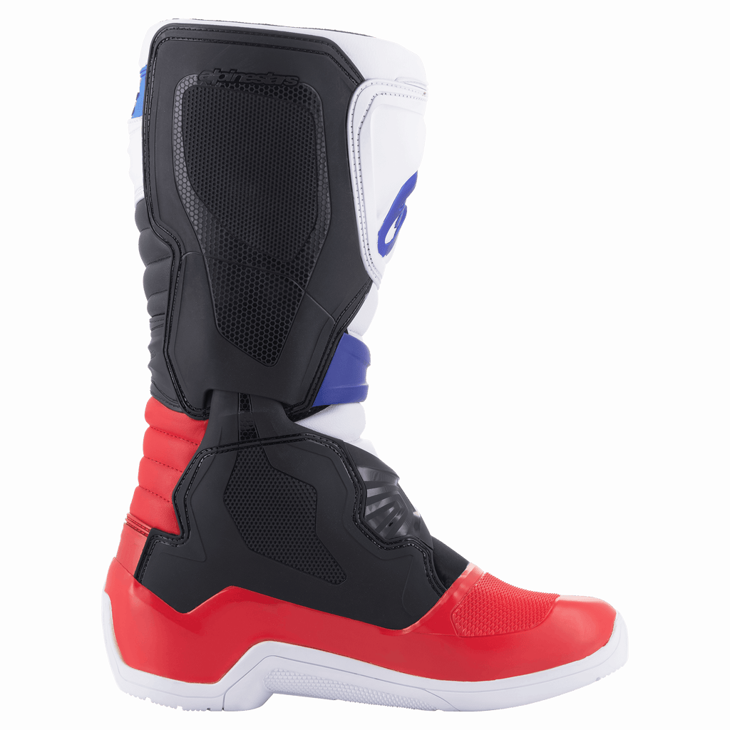 Bottes Alpinestars Tech 3, bottes de motocross, blanc, rouge vif et bleu foncé, vue de profil mettant en évidence la plaque de tibia en TPU et la structure protectrice, matériau synthétique durable pour le tout-terrain