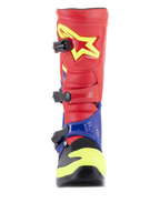 Bottes Alpinestars Tech 3, bottes de motocross, rouge vif, bleu foncé et jaune fluo, vue de face montrant le système de fermeture à triple boucle, plaque protège-tibia en TPU avec logo étoile jaune et coque de pied protectrice à double mélange