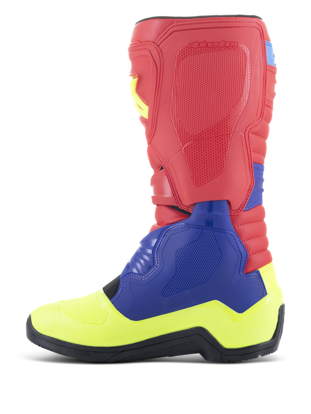 Bottes Alpinestars Tech 3, bottes de motocross, rouge vif, bleu foncé et jaune fluo, vue de profil, dotées d'un design multicolore éclatant avec des panneaux de protection en TPU, une coque de pied renforcée et une semelle extérieure en caoutchouc noir à haute adhérence