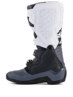 Bottes Alpinestars Tech 5, bottes de motocross, noir, gris foncé et blanc, vue de profil avec plusieurs fermetures à boucles, marquage en relief sur la plaque protège-tibia blanche et construction robuste pour la performance tout-terrain