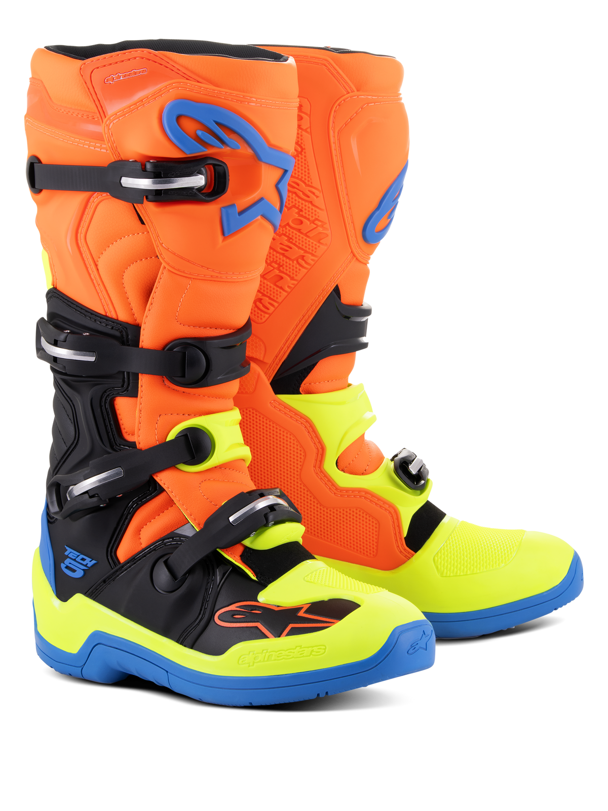 Bottes Alpinestars Tech 5, bottes de motocross, orange fluo, bleu émail et jaune fluo, avec un système de fermeture à quatre boucles, un pivot biomécanique pour la stabilité et un design multicolore vif pour le tout-terrain