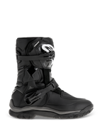 Alpinestars Belize Drystar Boots, bottes d'aventure et de touring noires, design mi-hauteur avec double boucle réglable, semelle extérieure crantée robuste pour l'adhérence, panneaux de protection renforcés, logo blanc sur le tibia, chaussures de moto imperméables