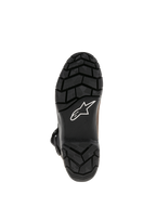 Bottes Alpinestars Belize Drystar®, semelle extérieure en caoutchouc vulcanisé noir avec motif de crampons texturé robuste, arborant le logo étoile blanc Alpinestars, conception à adhérence durable pour le touring d'aventure