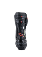 Bottes Alpinestars Supertech R, bottes de moto de course haute performance, vue arrière en noir avec des accents rouges et jaune fluo, dotées d'une protection de talon en TPU, d'une fermeture à cliquet micro-ajustable et du logo emblématique.