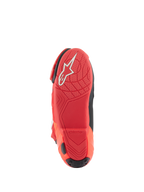 Bottes Alpinestars Supertech R, bottes de course moto, rouge vif et rouge fluo, vue de la semelle avec motif d'adhérence texturé et logo Alpinestars blanc