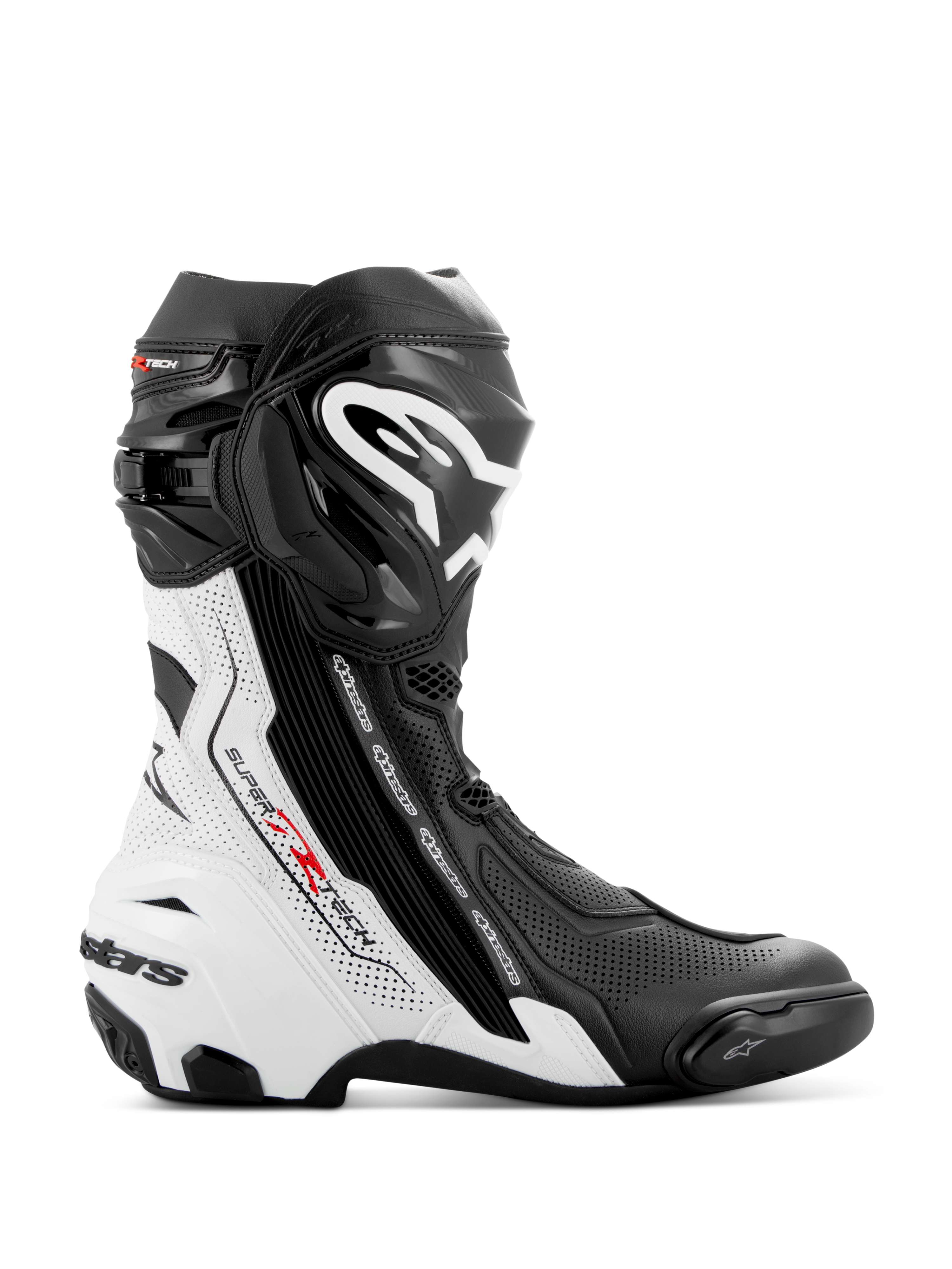Bottes Alpinestars Supertech R Vented, bottes de course moto, noires et blanches avec des accents rouges, profil latéral présentant de nombreuses perforations pour la respirabilité, grand logo blanc sur le tibia et sliders de protection en TPU