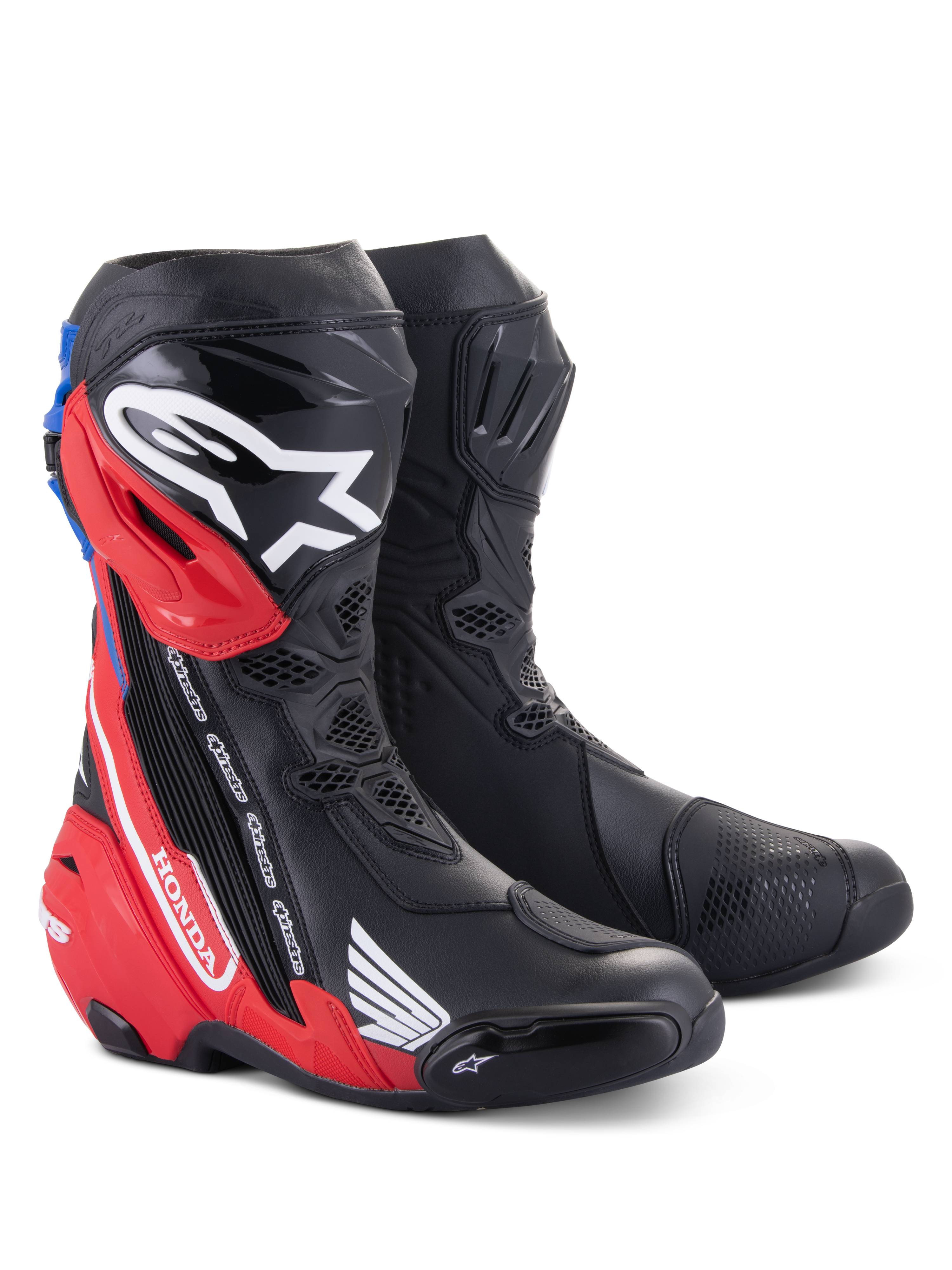 Bottes Alpinestars Honda Supertech R, bottes de course moto, noir, rouge vif et bleu, avec protège-tibias en TPU, marquage Honda et conception aérodynamique avancée pour des performances sur piste et sur route.