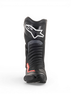 Alpinestars SMX-6 V2 Ventilées, bottes racing de moto noires et grises avec accents rouge fluorescent, vue de face avec tige perforée, protection du tibia et Toe Slider