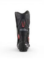 Alpinestars Bottes SMX-6 V2 Ventilées, bottes racing pour homme noires et grises avec accents rouges fluorescents, vue arrière montrant les panneaux de ventilation perforés et le talon protecteur