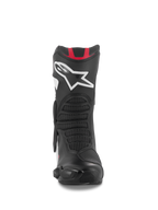 Bottes Alpinestars SMX-6 V3, bottes de moto de performance, graphisme noir, blanc et rouge, vue de face avec un grand logo Astar blanc sur le tibia, accents rouges en haut et zones de flexion texturées en mesh pour le pilotage sur piste et sur route.