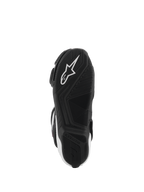 Bottes Alpinestars SMX-6 V3, vue de dessous de la semelle, caoutchouc noir avec motif d'adhérence texturé, logo étoile Alpinestars blanc, chaussures de moto de performance