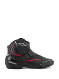 Bottes Alpinestars SMX-1 R V2, bottines de moto de performance à coupe basse, noires avec des accents rouges et blancs, fermeture par sangle Velcro sécurisée, contrefort de talon et protection de cheville en TPU renforcé, zones de flexion en accordéon et semelle en caoutchouc texturé pour la conduite sportive sur route