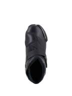 Bottines femme Alpinestars Stella SMX-1 R V2, chaussures de moto de performance à coupe basse en noir, vue de dessus montrant l'ouverture pour le pied, la sangle de cou-de-pied et le protège-sélecteur en TPU texturé, construction élégante en microfibre