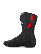 Bottes Alpinestars SMX-6 V3 Drystar, bottes de moto haute performance, noir et rouge, avec protection du mollet en TPU rouge, logo Drystar embossé et construction élégante en microfibre, vue de profil