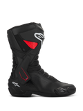 Bottes Alpinestars SMX-6 V3 Drystar, bottes de moto sport, noires avec accents rouges et blancs, vue de profil, construction en microfibre imperméable, renfort de cheville latéral en TPU avec détails rouges, logos blancs sur le tibia et le talon, slider d'orteil intégré et zones de flexion en mesh