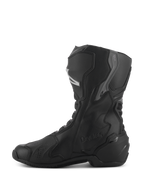 Bottes Alpinestars Stella SMX-6 V3 Drystar®, bottes de moto imperméables pour femme, noir et argent, vue de profil présentant des protections de tibia et de cheville en TPU, logo Drystar embossé, construction en microfibre durable pour le pilotage sportif et routier.