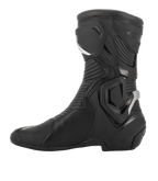 Botte Alpinestars SMX Plus V2 GORE-TEX, botte de moto de performance, noir et argent, vue de profil avec construction en microfibre avancée, système de cheville Multi-Link Control et panneaux en accordéon flexibles pour pilotes sport et touring.