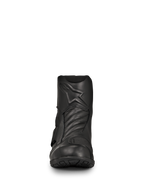 Bottes Alpinestars New Land GORE-TEX, bottes de moto route-touring noires, vue de face, construction en cuir pleine fleur avec logo étoile embossé, zones de flexion accordéon à l'avant, conception imperméable mi-longue pour les trajets longue distance