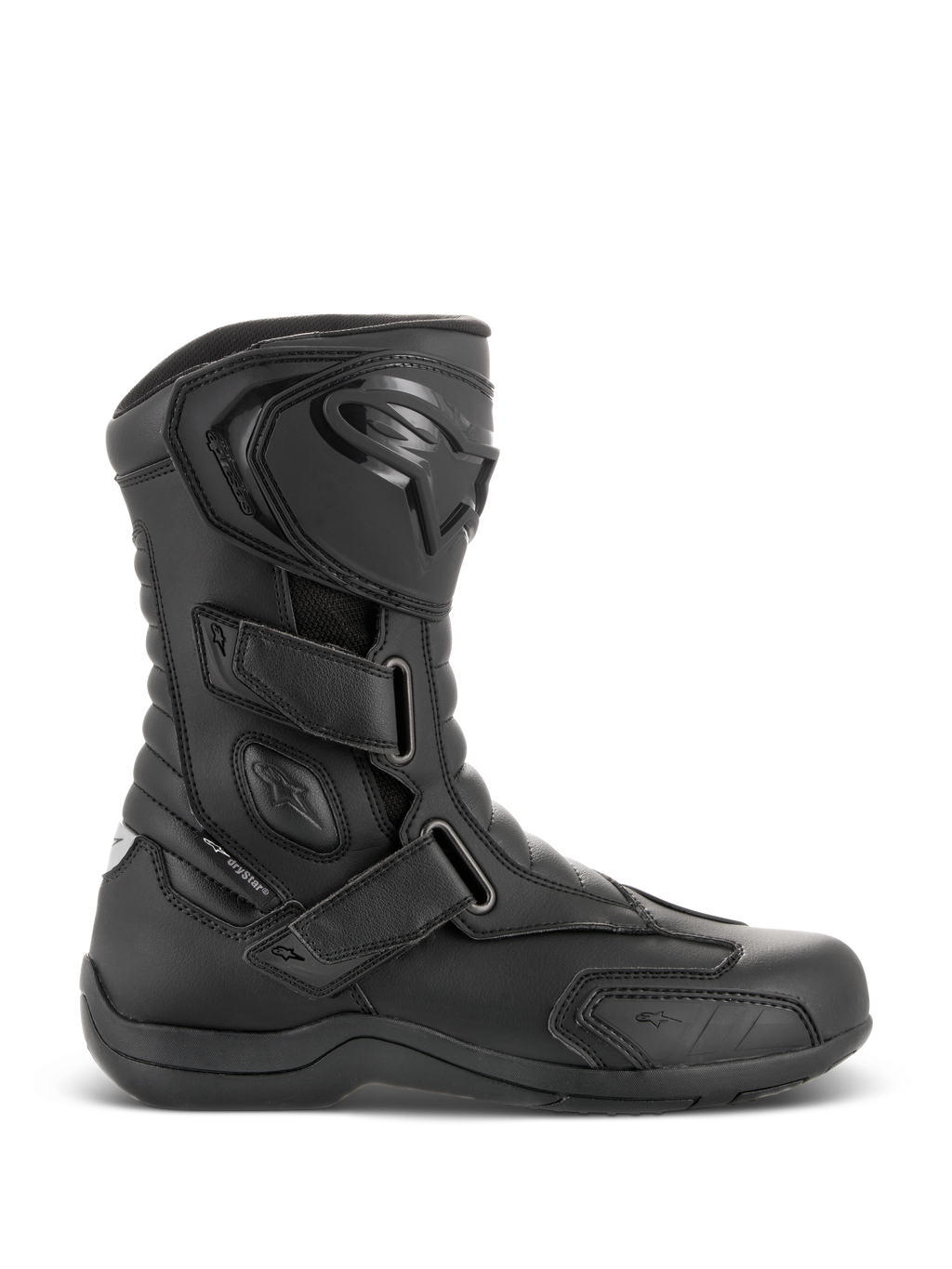 Bottes Alpinestars Radon Drystar®, bottes de moto touring noires imperméables, vue de profil avec trois sangles auto-agrippantes réglables, plaque de tibia protectrice en TPU avec logo Alpinestars, protection de cheville renforcée et semelle vulcanisée durable.