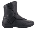 Alpinestars Ridge V2 Waterproof Boot, vue latérale d'une botte de moto touring noire, construction en microfibre durable avec panneaux perforés, fermeture par large sangle Velcro, zones de flexion en accordéon à la cheville, design imperméable épuré pour la conduite sur route par tous les temps