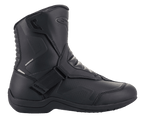 Alpinestars Ridge V2 Waterproof Boot, vue latérale d'une botte de moto touring noire, construction en microfibre durable avec panneaux perforés, fermeture par large sangle Velcro, zones de flexion en accordéon à la cheville, design imperméable épuré pour la conduite sur route par tous les temps